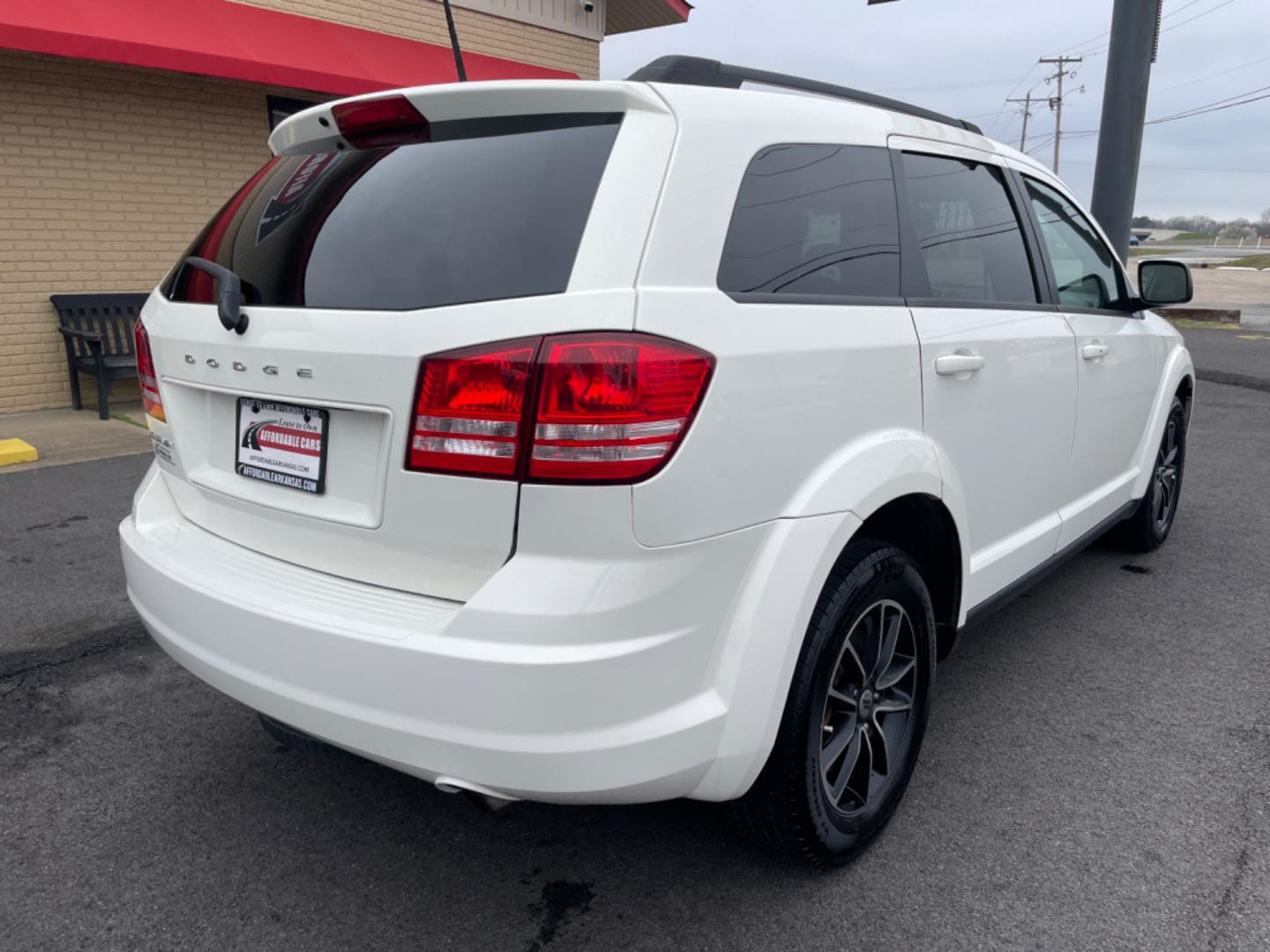 2018 White Dodge Journey (3C4PDCAB1JT) with an 4-Cyl, 2.4 Liter engine, Automatic, 4-Spd w/AutoStick transmission, located at 8008 Warden Rd, Sherwood, AR, 72120, (501) 801-6100, 34.830078, -92.186684 - Photo#7